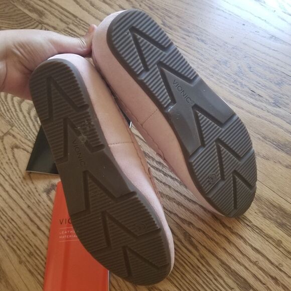 NWOT Vionic Leather Shoes - Picture 8 of 8